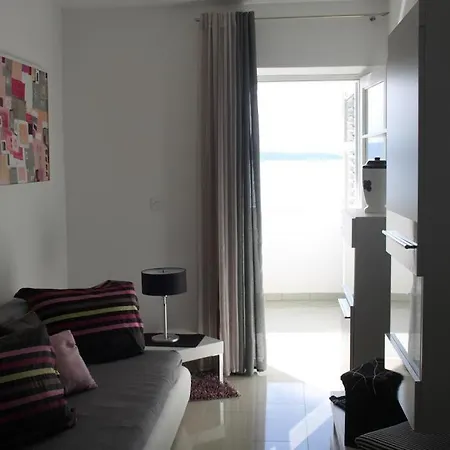 Summer Lounge شقة تروغير